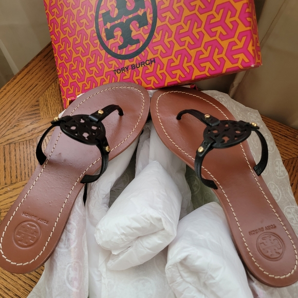 Tory Burch Mini Miller Leather Flat Thong - Picture 6 of 6